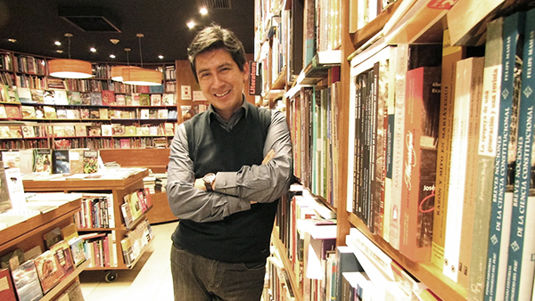 Escritor Juan Manuel Chávez ganó 7ª Bienal de Cuento ICPNA