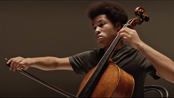 Chelista hace cover de "No Woman, No Cry" de Bob Marley